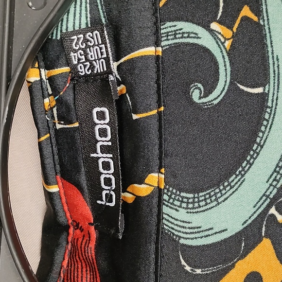 BOOHOO elegant black w design blouse - Picture 5 of 6